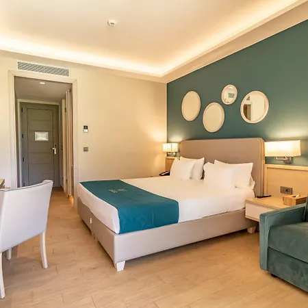 Otel Almyros 5*