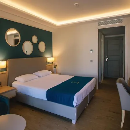 Otel Almyros 5*