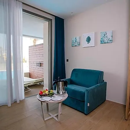 Hotel Almyros &